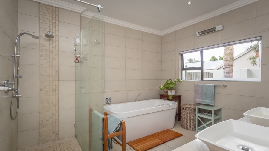 3 Bedroom Property for Sale in The Coves North West